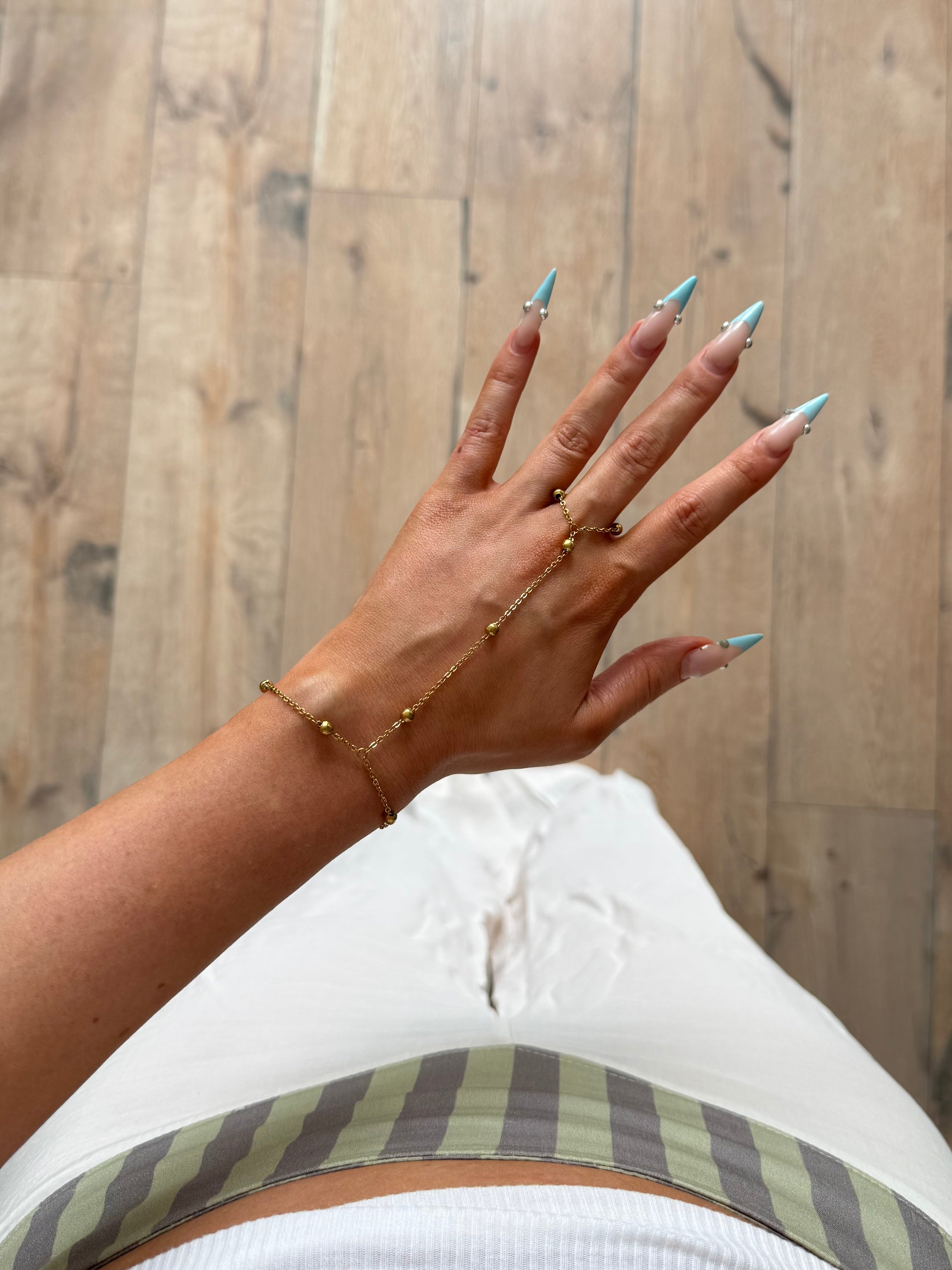 Lune hand chain