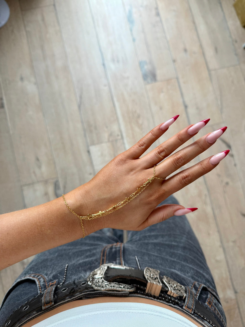 Riley hand chain