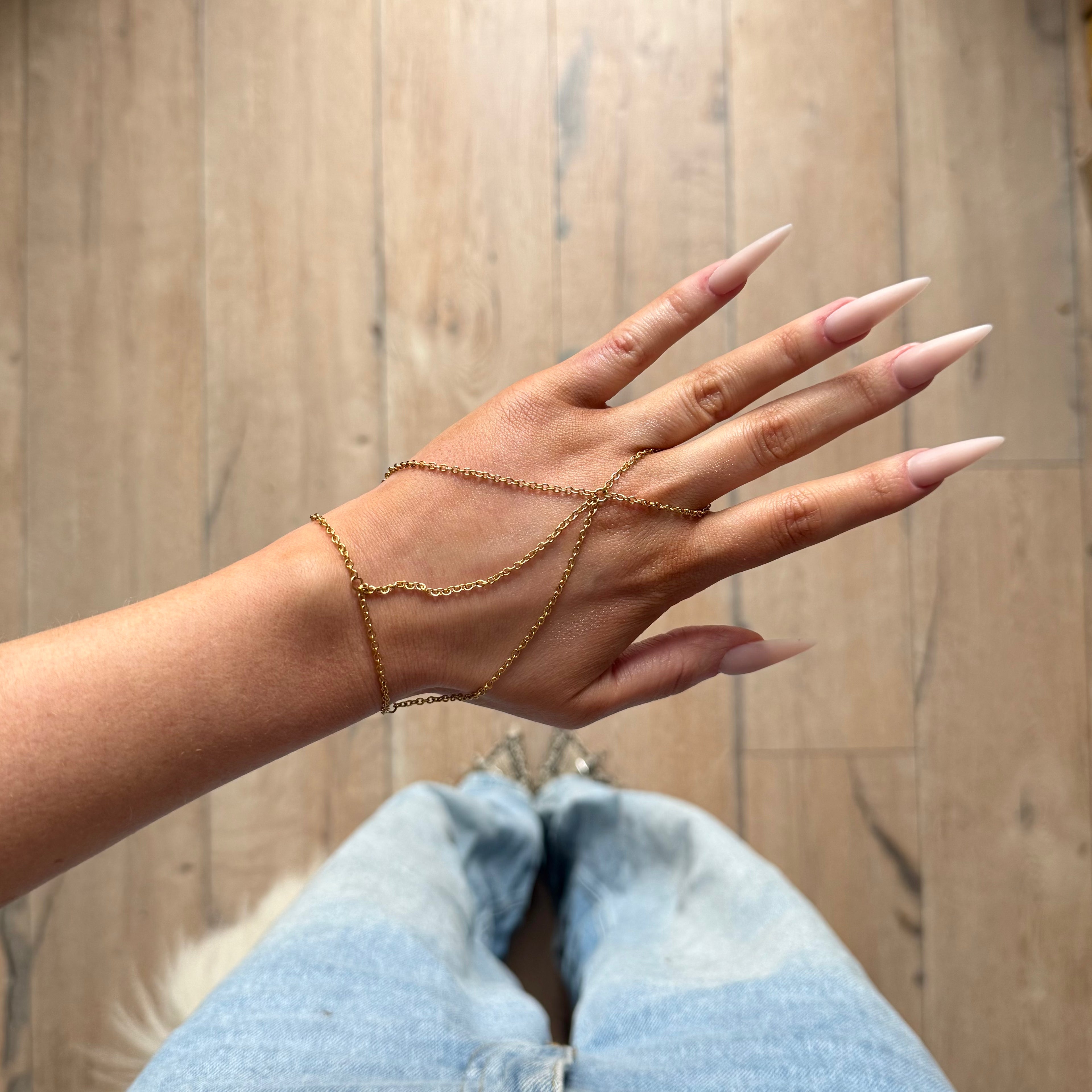 Tate hand chain
