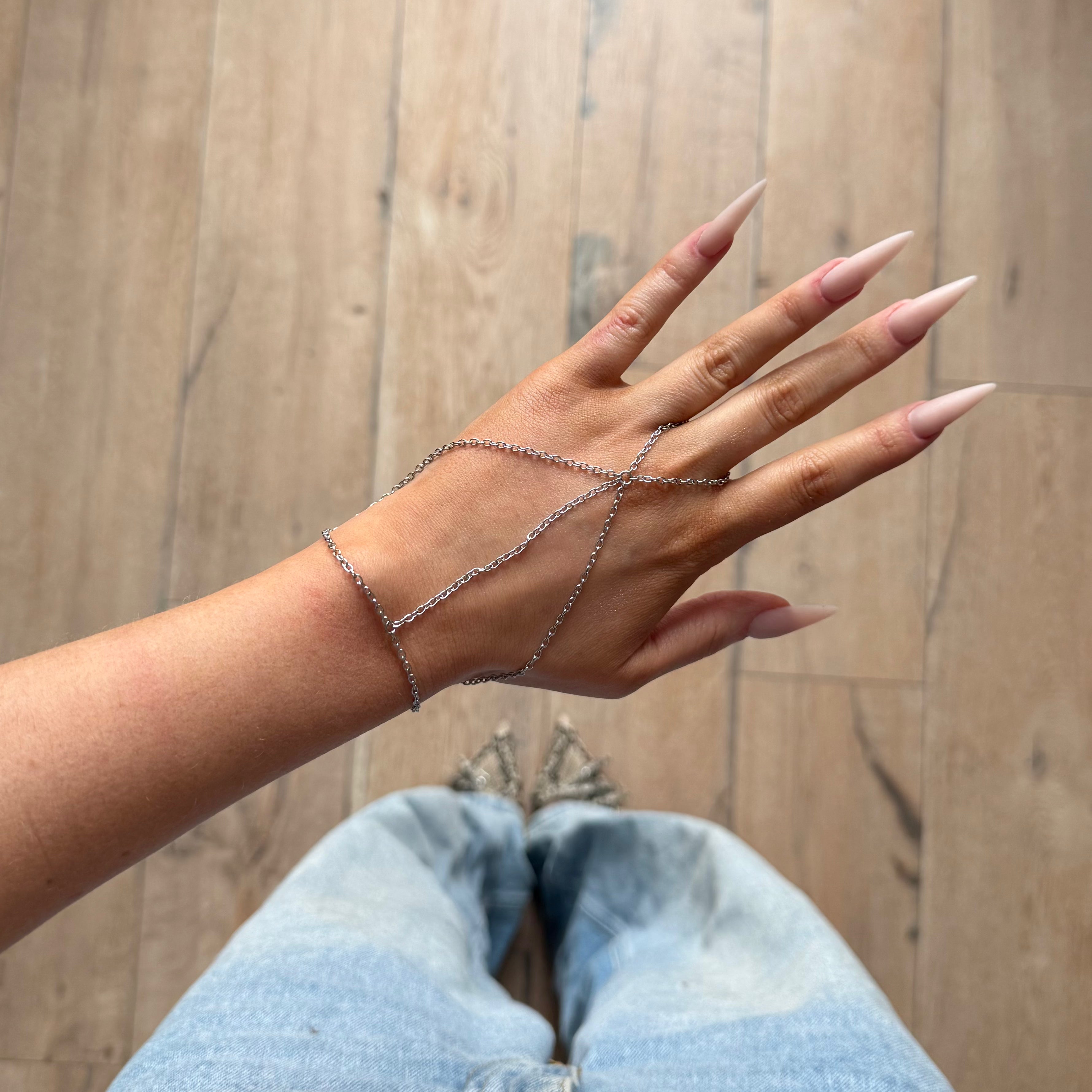 Tate hand chain silver