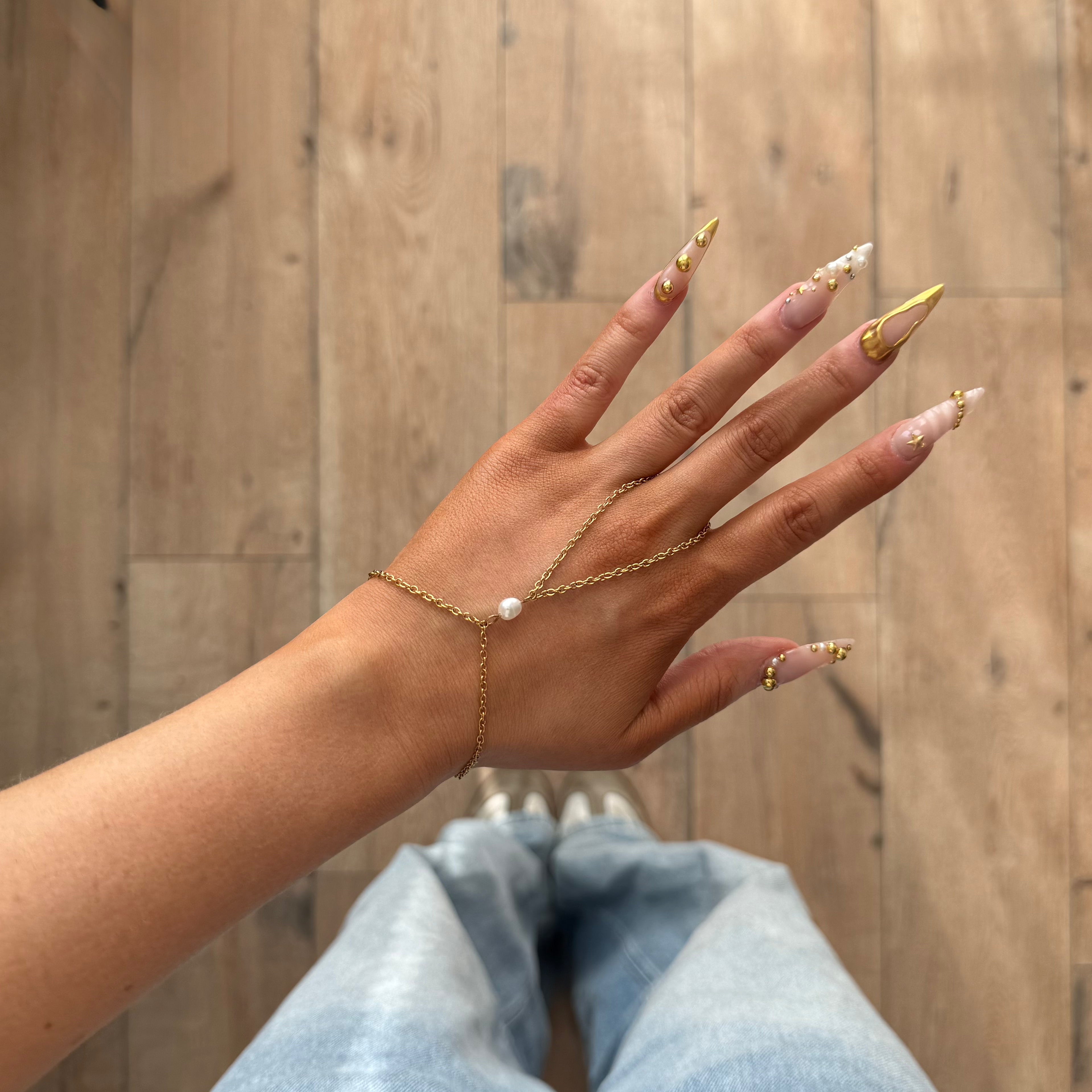 Juni hand chain