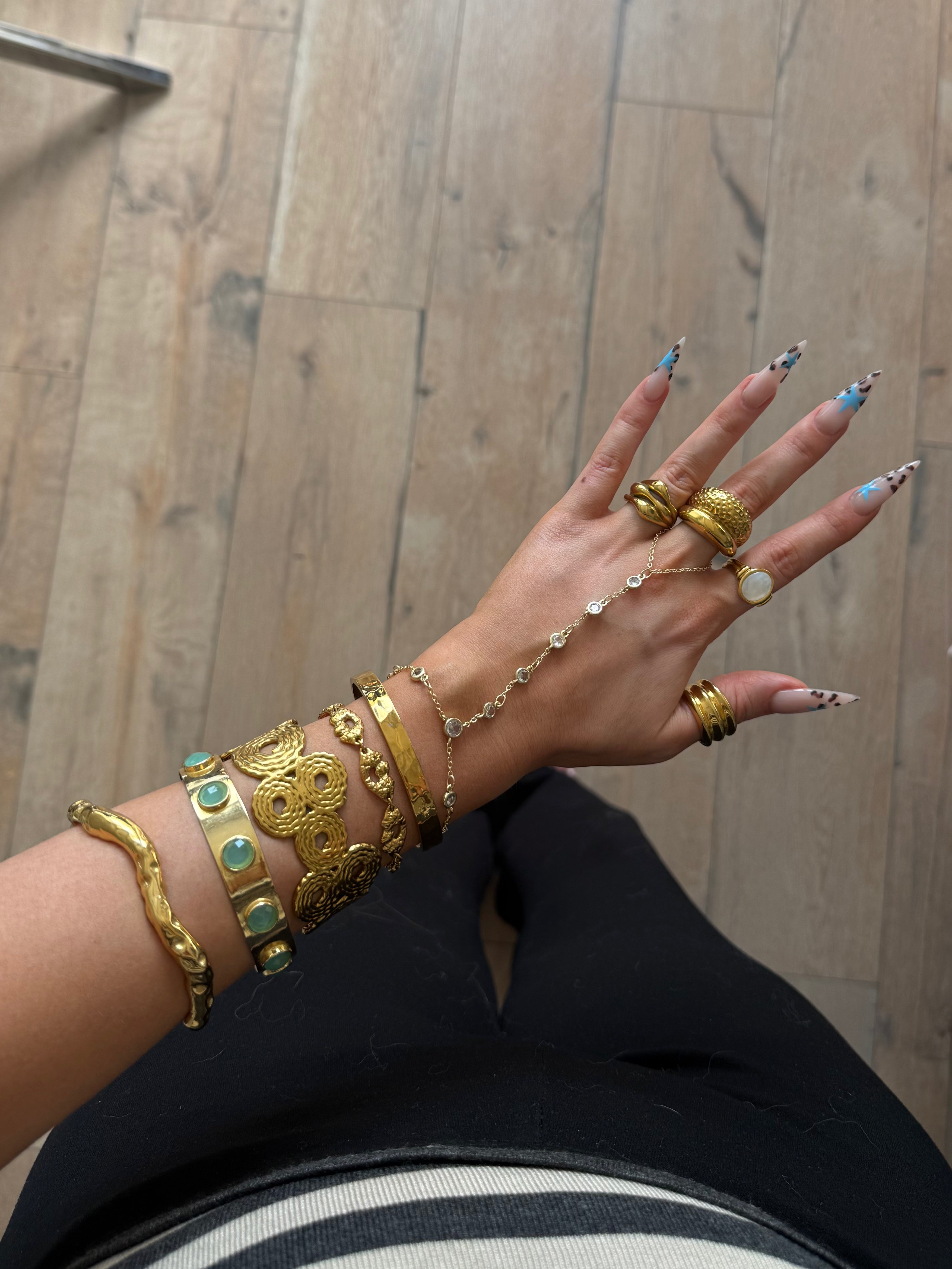 Ame hand chain