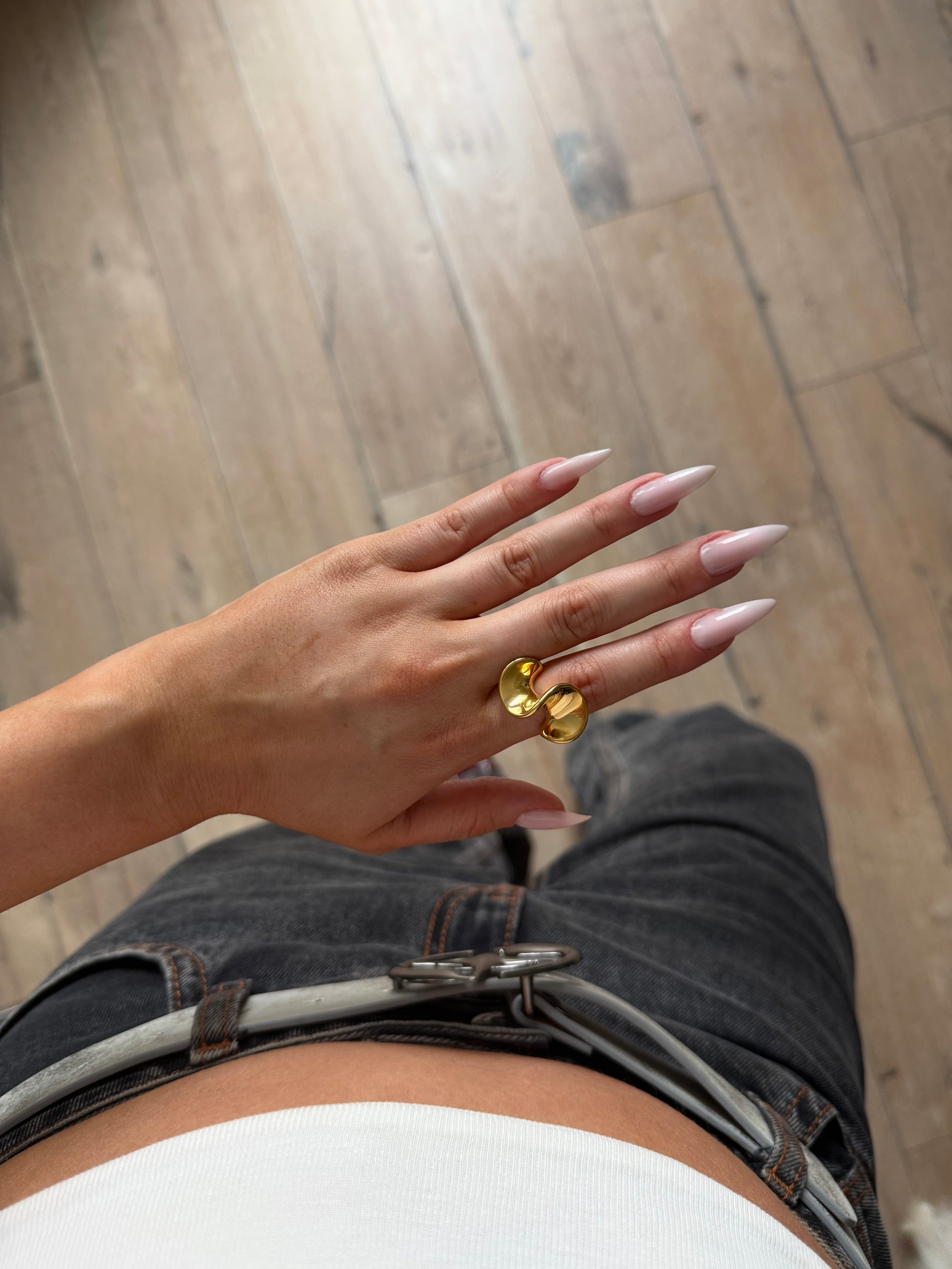 Amphitrite ring