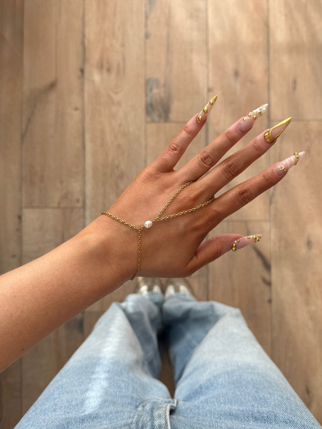 Juni hand chain