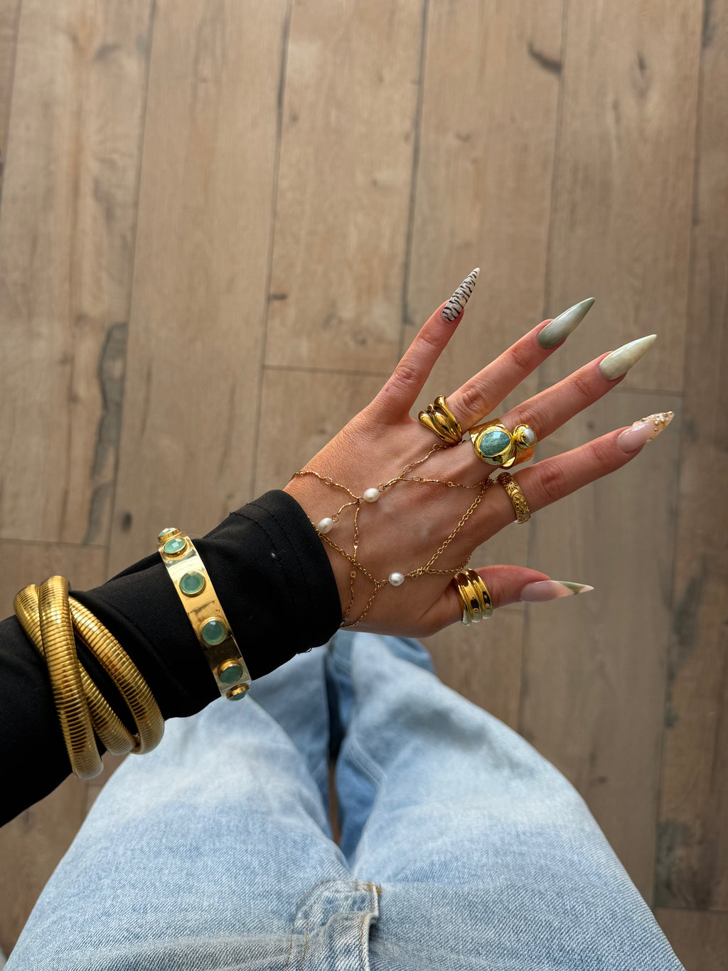 Juni hand chain