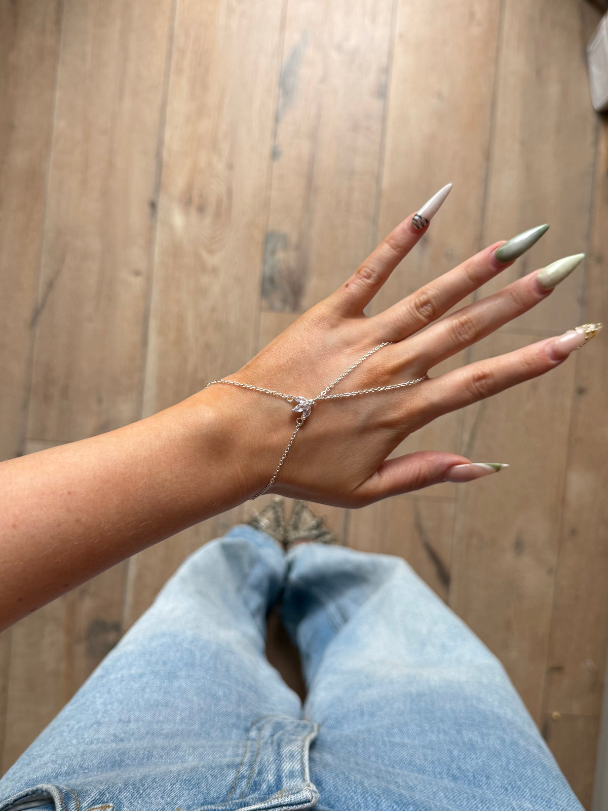 Lotte hand chain silver
