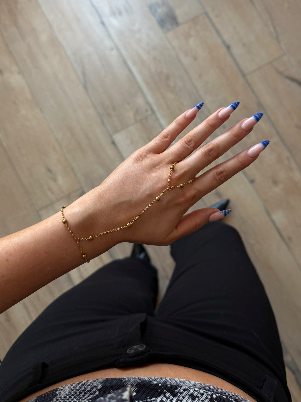 Lune hand chain