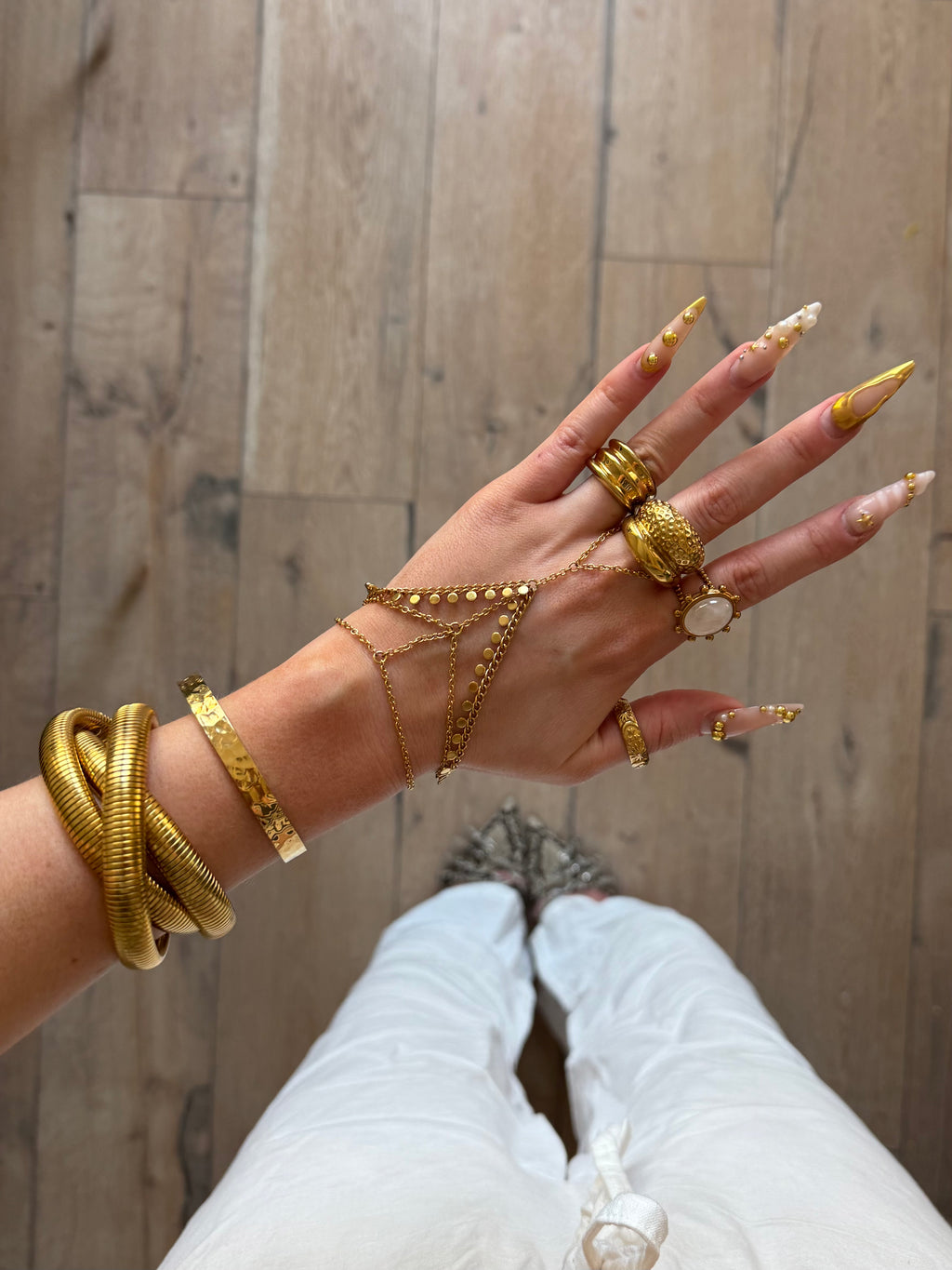 Nola hand chain