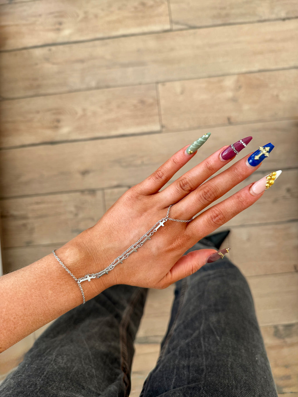 Riley hand chain silver