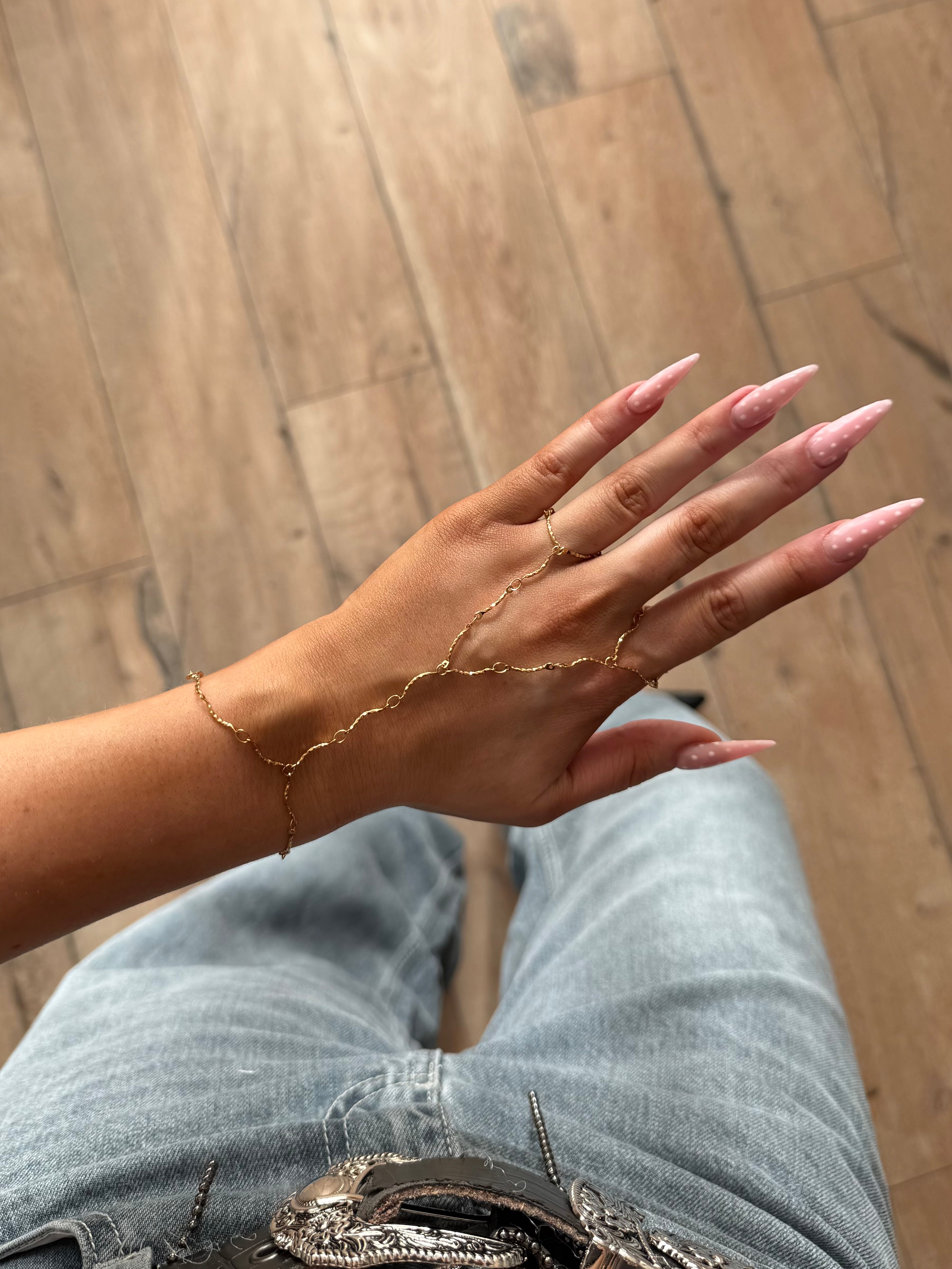 Zelia hand chain