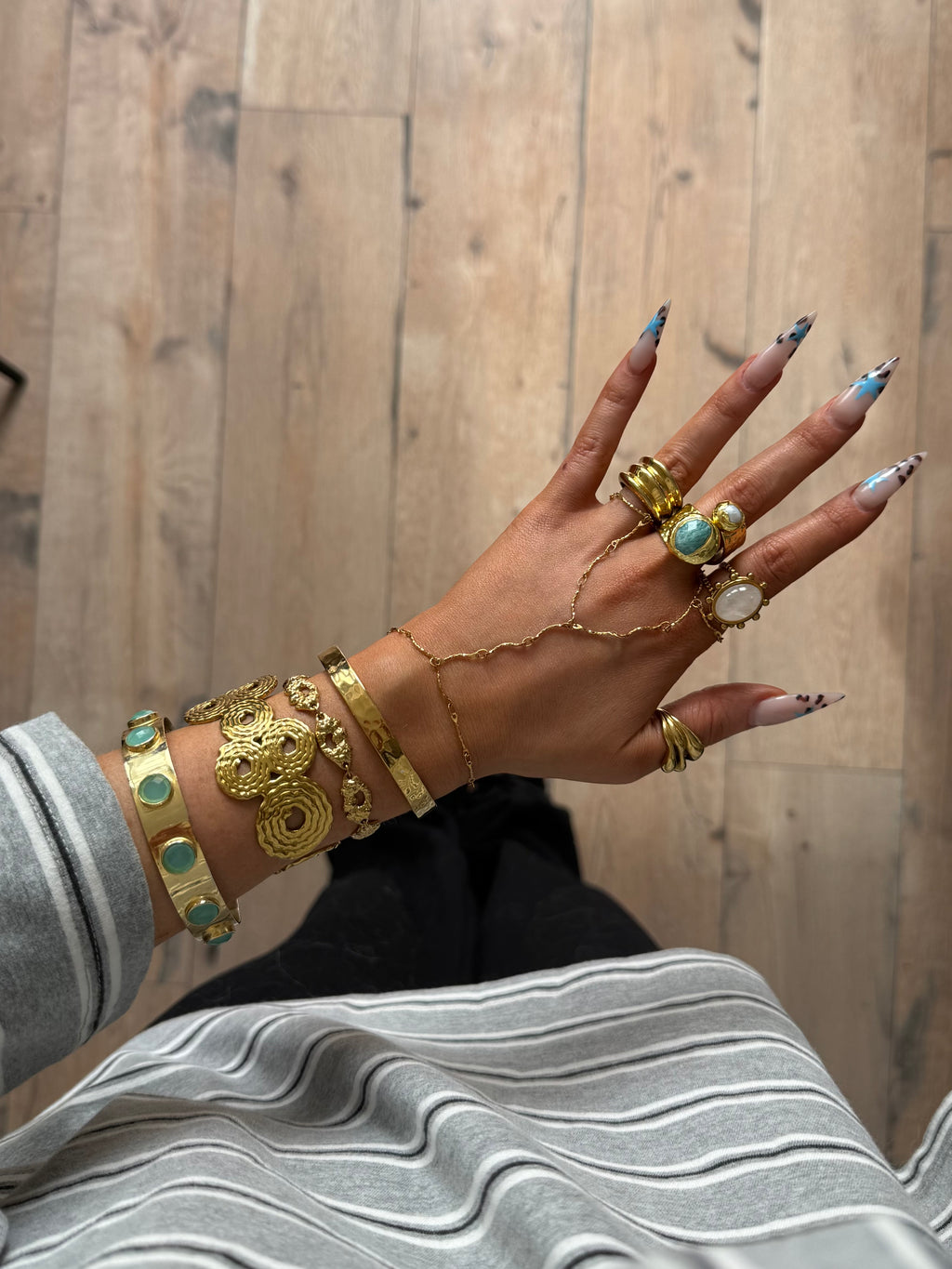 Zelia hand chain