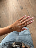 Zelia hand chain silver